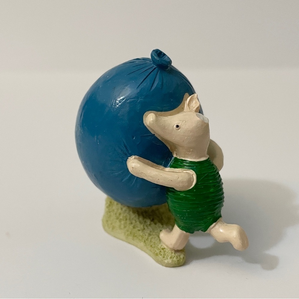 Disney Classic Winnie the Pooh Piglet & Blue Balloon Figurine Flaws